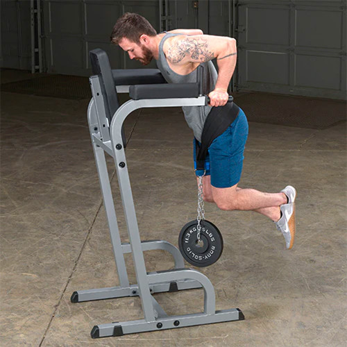 Trenažieris BODY-SOLID VERTICAL KNEE RAISE/DIP STATION