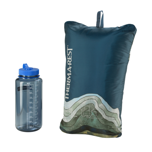 Termā-Rest Hončo pončo, kas kalpo arī kā sega un lietusrāmis