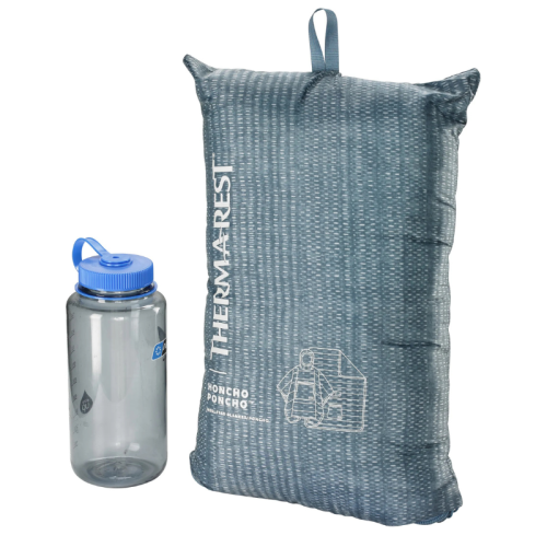 Termā-Rest Hončo pončo, kas kalpo arī kā sega un lietusrāmis