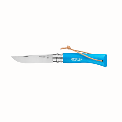 Kabata nazis arī uz ceļu gājējiem Opinel Trekking Nr.7 ar nerūsējošā tērauda asi un zilo rokturi.