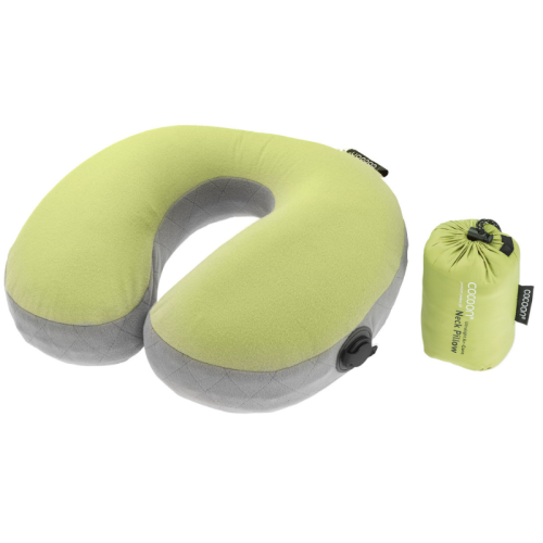Ceļošanas spilvens COCOON Air-Core Neck Pillow ar ergonomisku mikrošķiedras materiālu