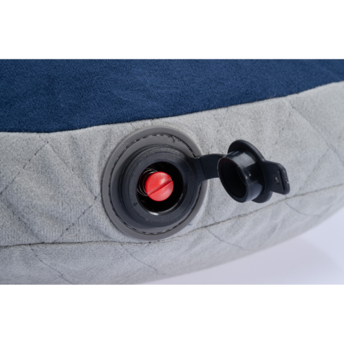 Ceļošanas spilvens COCOON Air-Core Neck Pillow ar ergonomisku mikrošķiedras materiālu