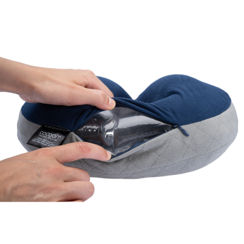 Ceļošanas spilvens COCOON Air-Core Neck Pillow ar ergonomisku mikrošķiedras materiālu