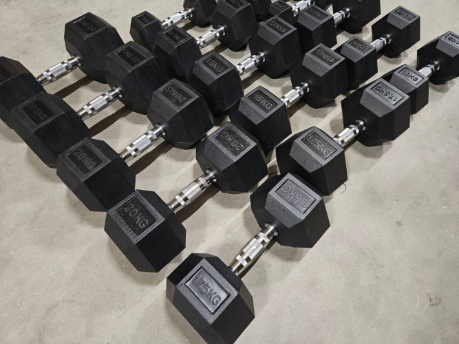 Spēka komplekts – regulējams sols, 220 kg HEX hanteles un 3 līmeņu statīvs